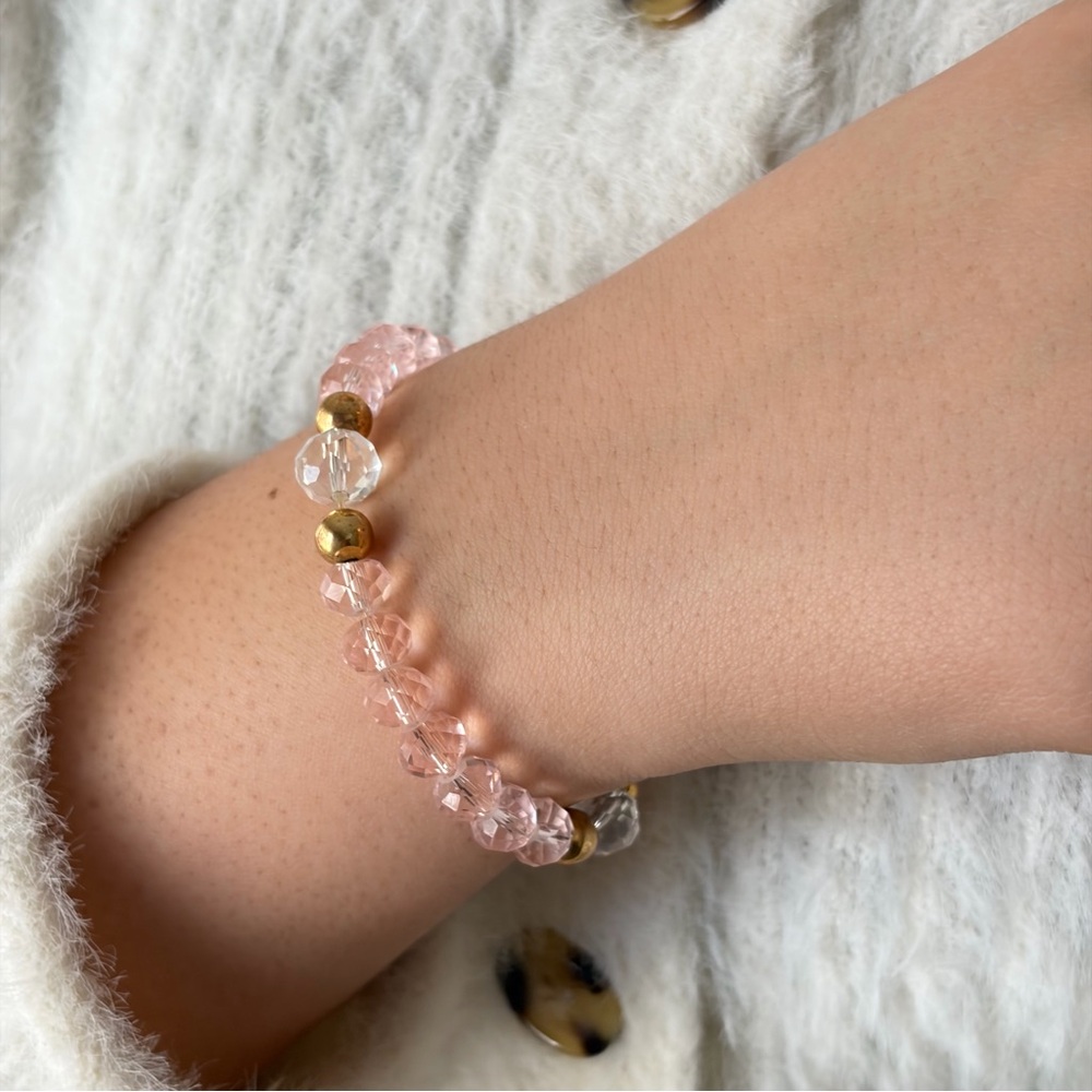 Elegant Pink and Gold Beaded Bracelet - Picture 8 of 9